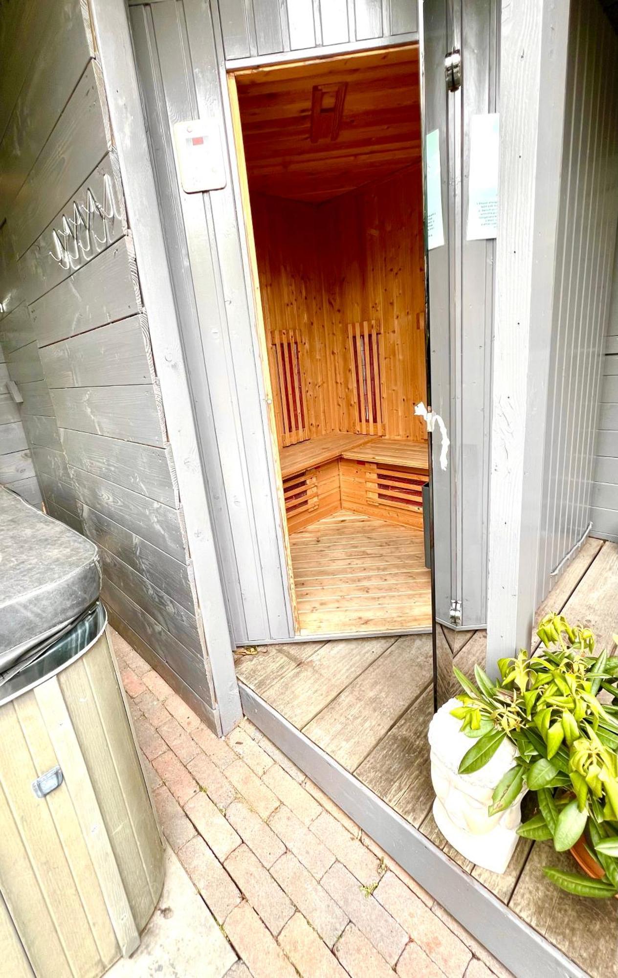 Buddha Style Family House & Jacuzzi & Sauna Near Amsterdam Vijfhuizen Exterior photo
